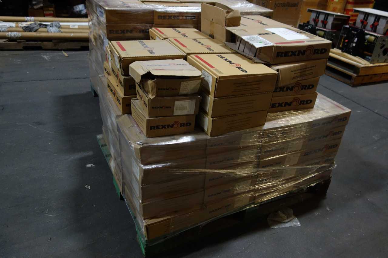2 PALLETS OF REXNORD TABLETOP CHAIN - LIFTING EQUIPMENT