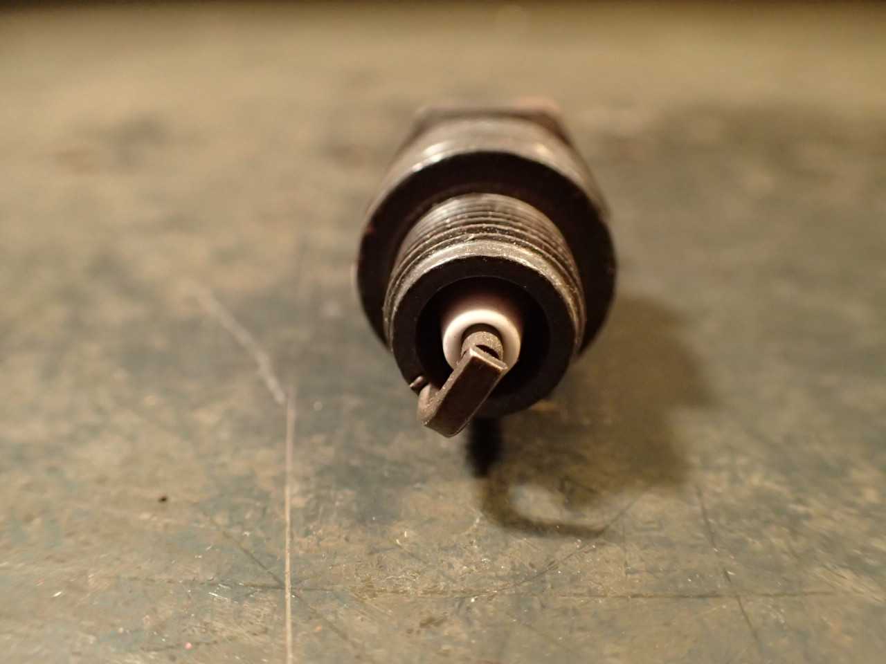 10 Pieces General Motors GM AC Spark Plug Division ACNITER R44SX Green Ring: NOS - INDUSTRIAL PARTS