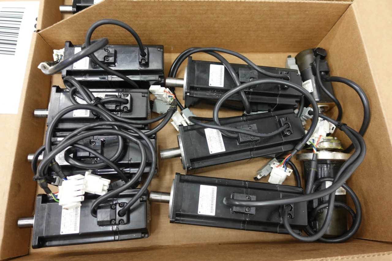 LOT OF ASSORTED YASKAWA SERVO MOTORS - SERVO