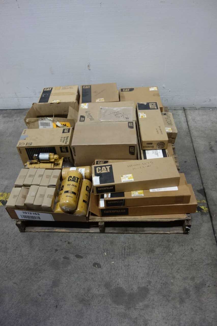 LOT OF ASSORTED CATERPILLAR PARTS AND ACCESSORIES - FORKLIFTS