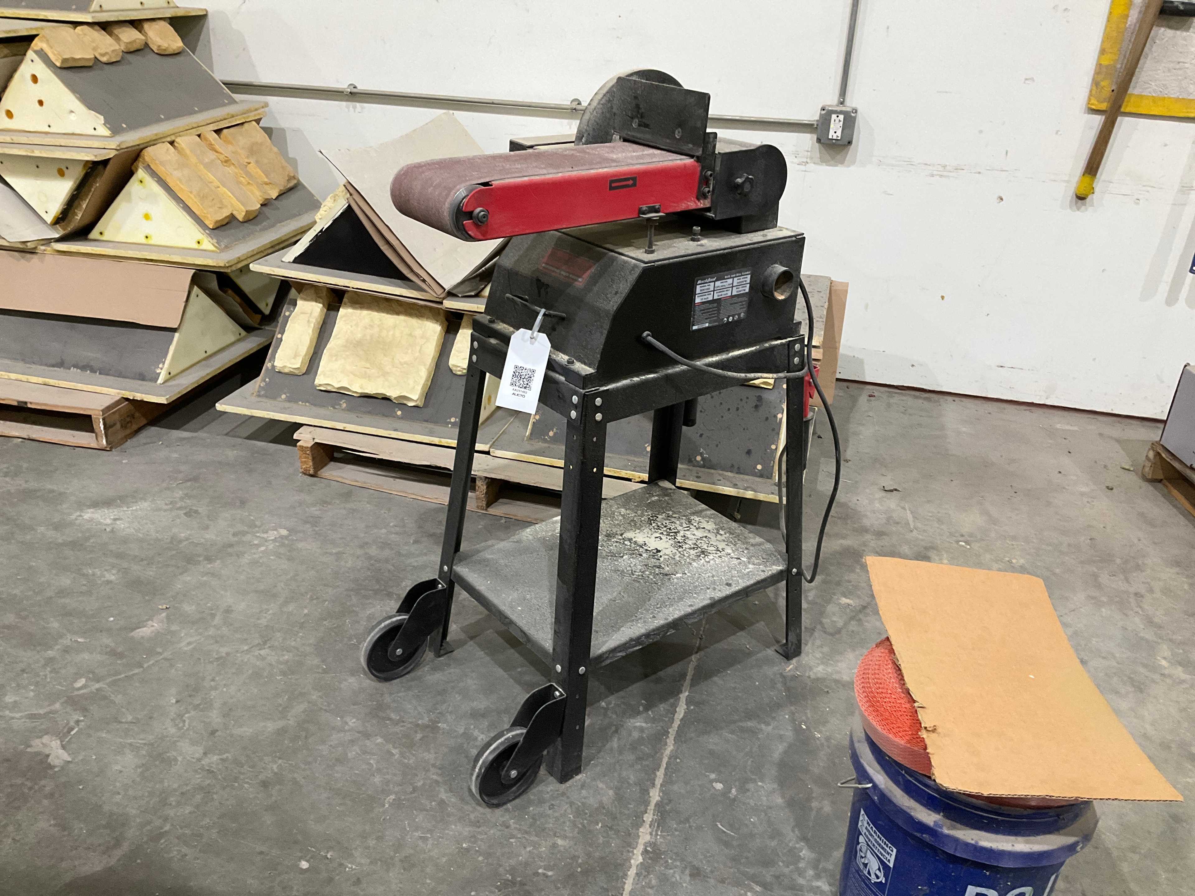 BUCKTOOL BD61000 BELT AND DISC SANDER - PALLET JACKS