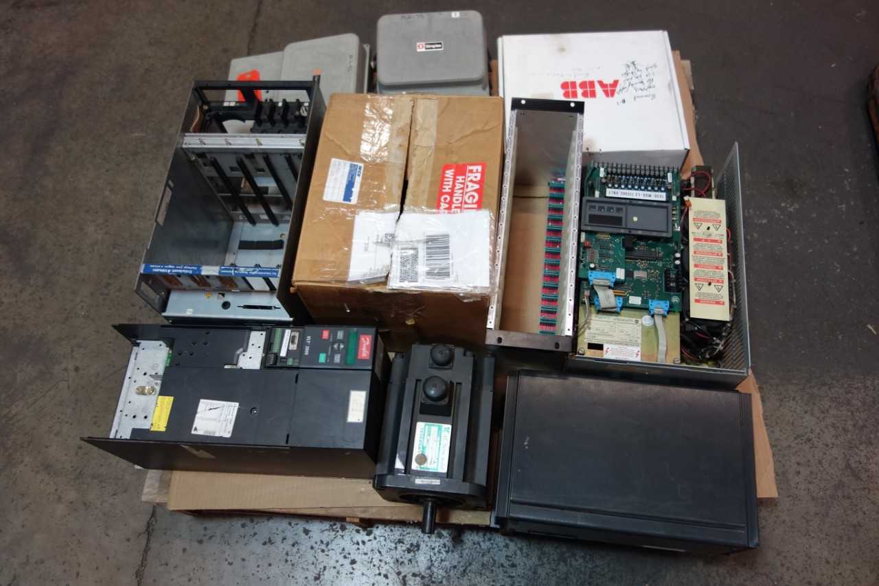 1 PALLET OF ASSORTED ELECTRICAL- SERVO DRIVE, SERVO AMP, MOTOR DRIVE- ABB, ALLEN BRADLEY, SIEMENS - MOTOR DRIVES