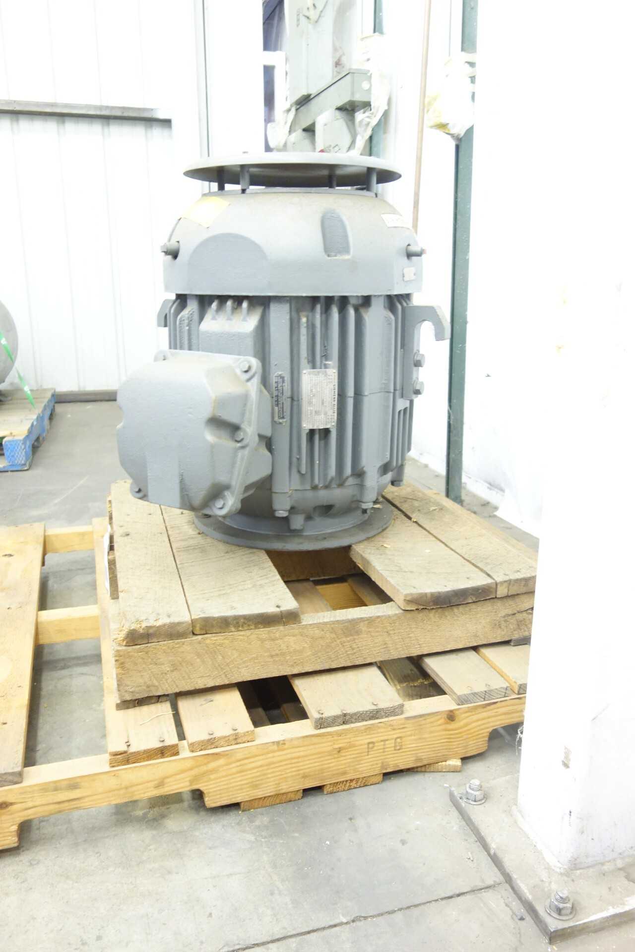 SIEMENS-ALLIS RGZZVIL INDUCTION MOTOR - ELECTRIC MOTORS