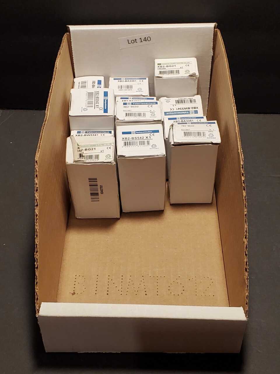 Lot of 12 Push buttons and Selector switch - ELECTRICAL COMPONENTS Lot of 12 Push buttons and Selector switch - ELECTRICAL COMPONENTS