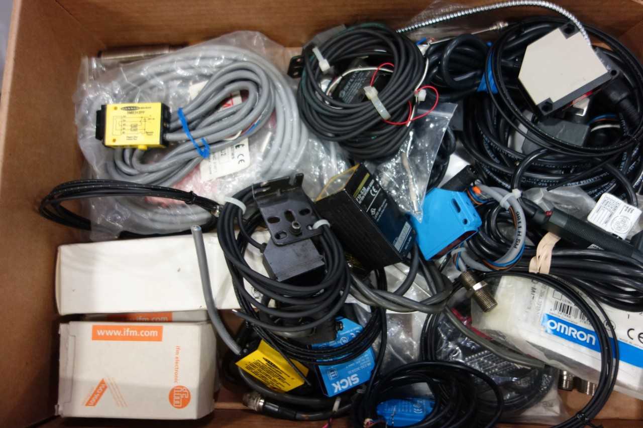 1 LOT OF PHOTOELECTRIC SENSORS- OMRON, ALLEN BRADLEY, HONEYWELL - AUTOMATION & CONTROLS