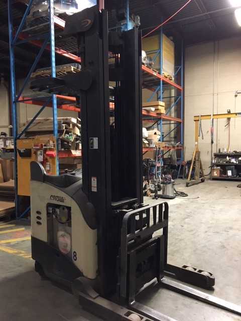2005 Crown RD5225-30 deep reach truck, Lemoyne, PA - REACH TRUCKS