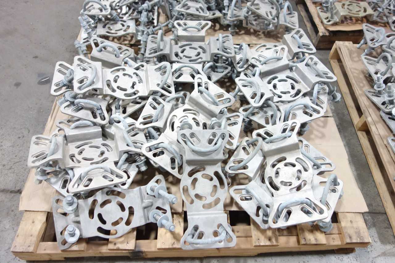 4 PALLETS OF ASSORTED TE CONNECTIVITY BRACKETS - INDUSTRIAL PARTS