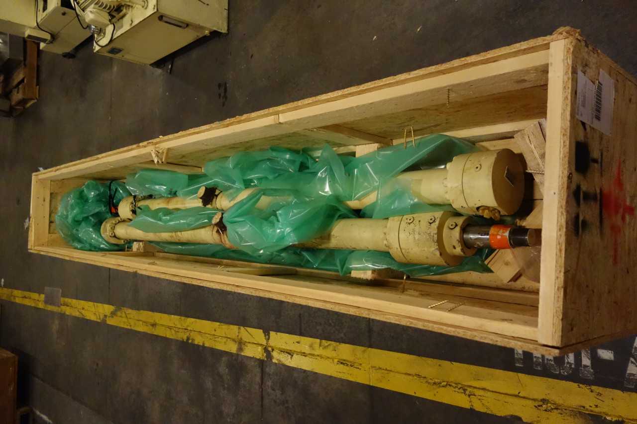 LOT OF 2 KRAUSS MAFFEI HYDRAULIC CYLINDERS - HYDRAULIC CYLINDERS