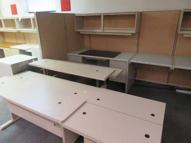 Office Furniture and Panels, Lot - MISCELLANEOUS