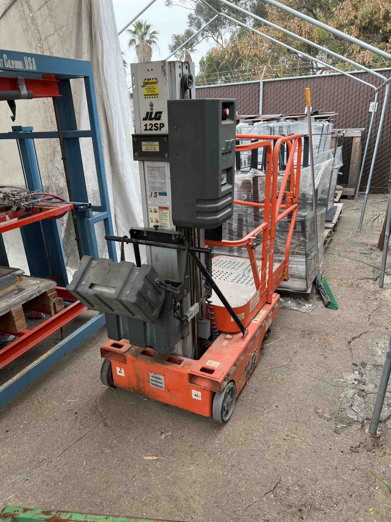 JLG 12SP Push-Around Stock Picker - SCISSOR LIFTS JLG 12SP Push-Around Stock Picker - SCISSOR LIFTS