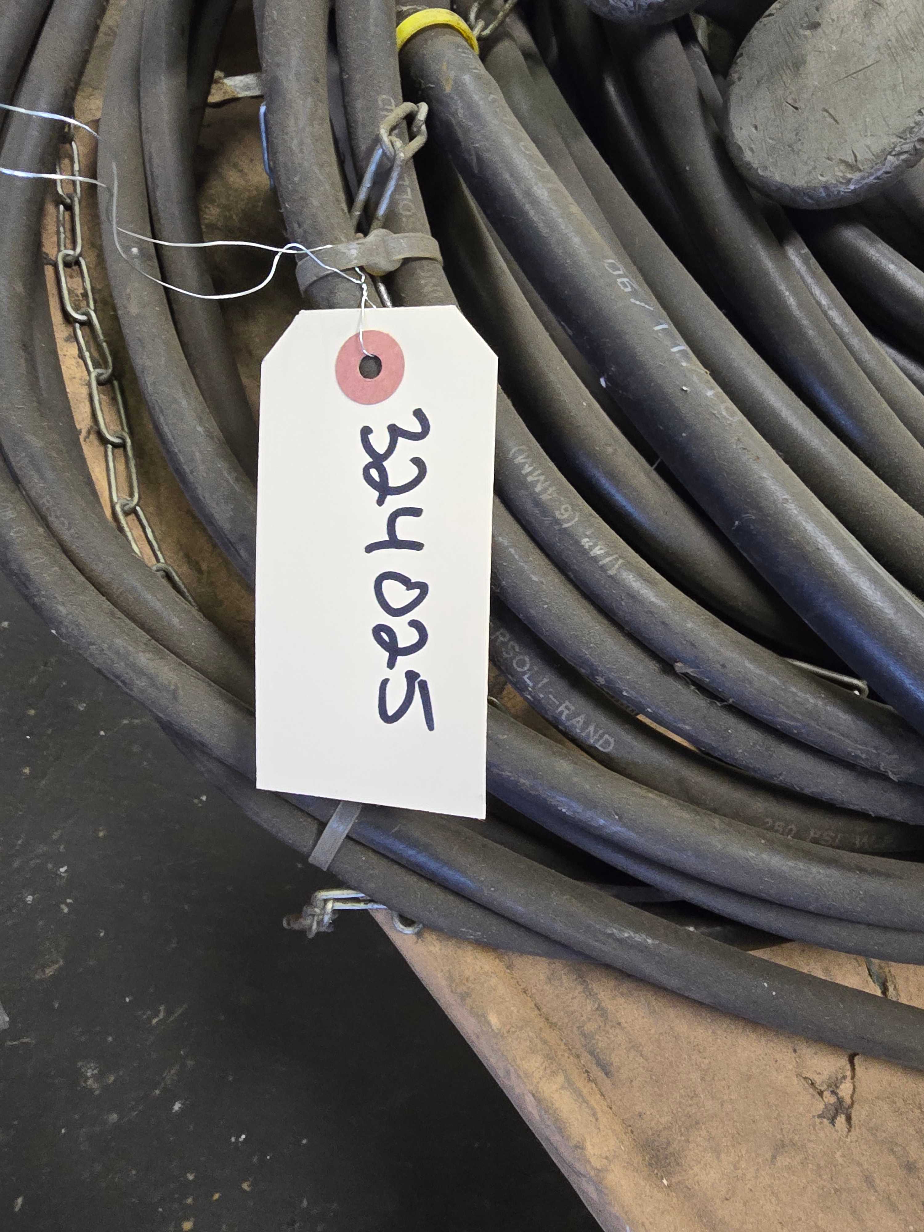 LOT OF HOSES AND HOSE REEL - INDUSTRIAL PARTS