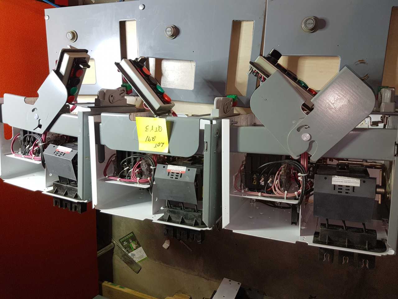 SQD MODEL 6 MCC BUCKETS SIZE 1 STR 30A BREAKERS QTY 3 - MOTOR CONTROL CENTERS