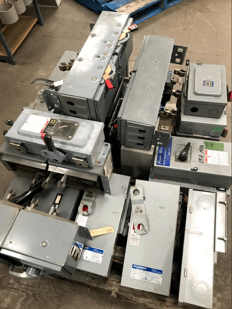 Assorted Electrical Lot (24) - ELECTRICAL COMPONENTS Assorted Electrical Lot (24) - ELECTRICAL COMPONENTS