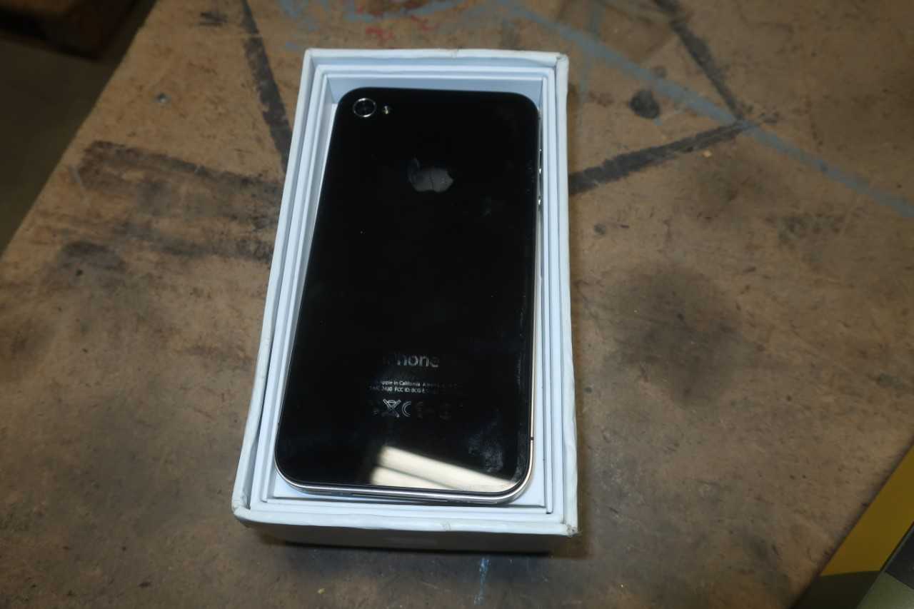 APPLE IPHONE 4S MODEL: A1387 W/ CHARGER, OTTERBOX CASE - TELECOMMUNICATION