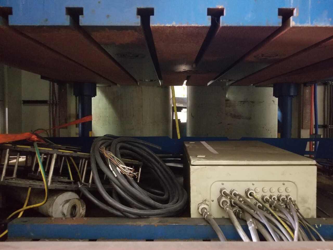 2003 Dieffenbacher 320 TON Press - PRESSES
