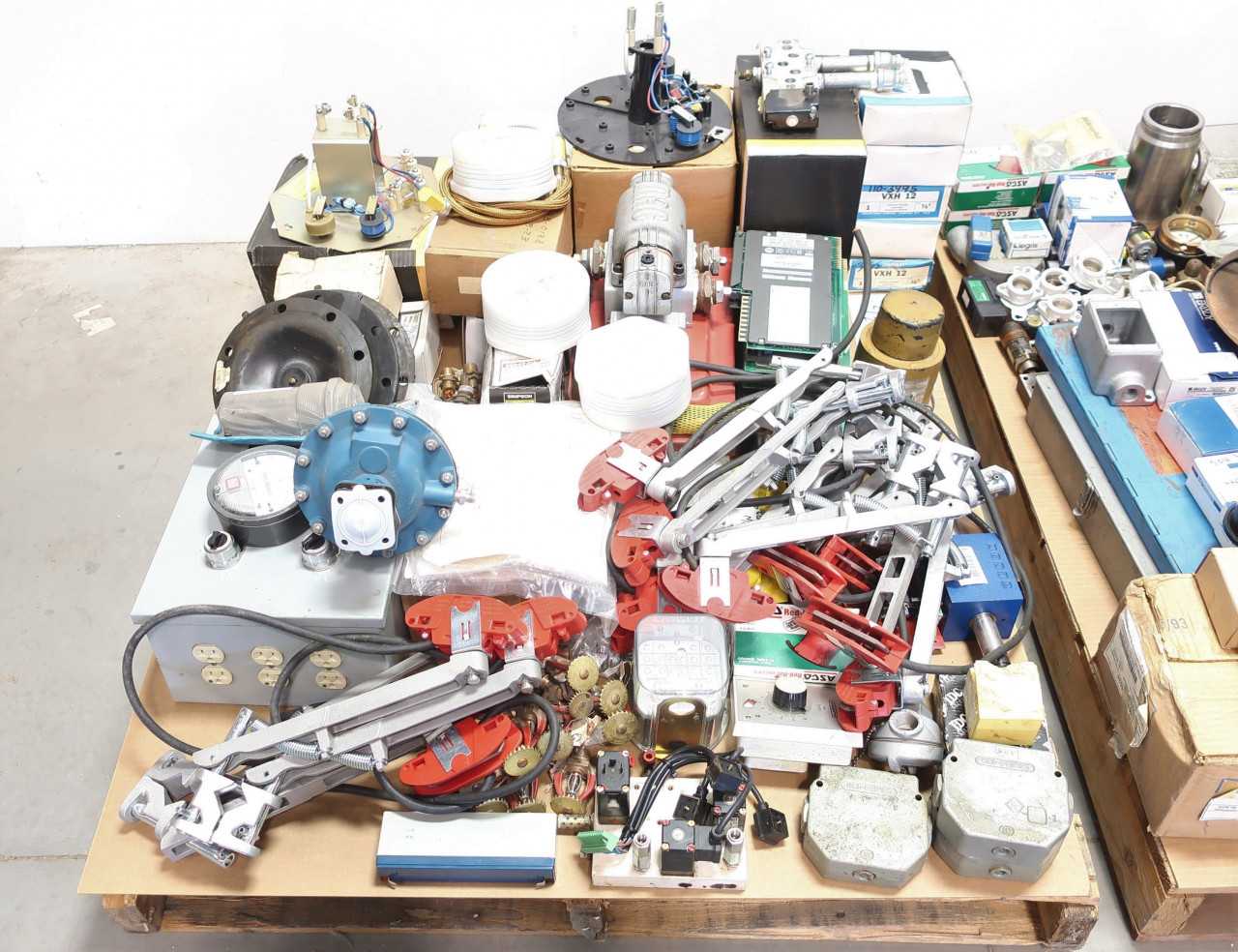 2 PALLETS OF ASSORTED AUTOMATION, CONTROLS, ELECTRICAL - ELECTRICAL COMPONENTS