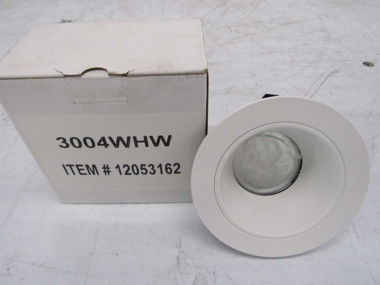 Quantity of 77x 3004WHW Lights - LIGHTING