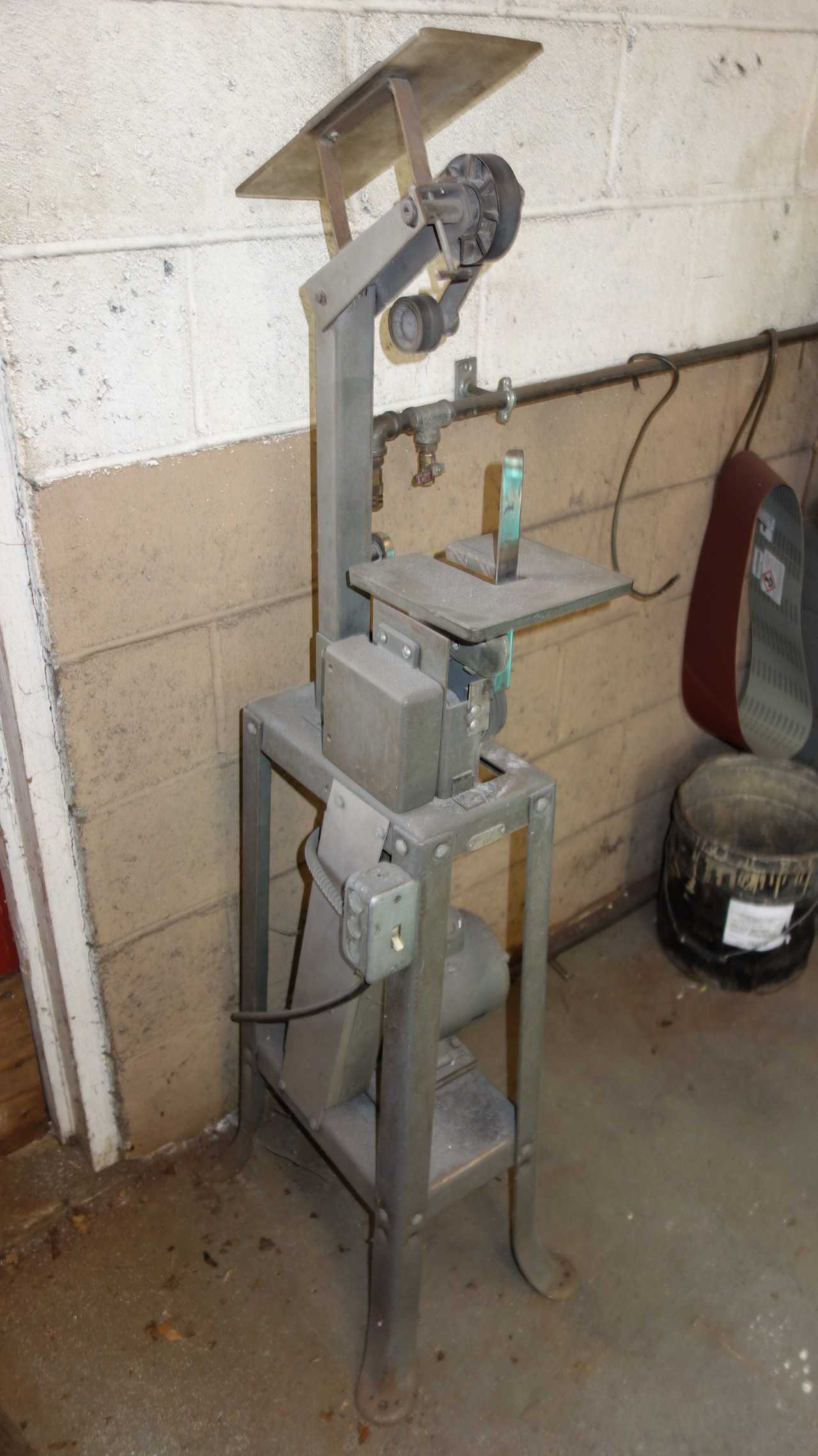 DELTA ROCKWELL 1/2HP 115V-AC SANDER GRINDER - GRINDING MACHINES