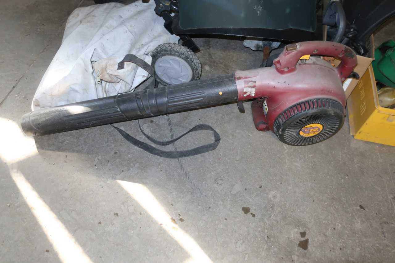 LOT OF ASSORTED LANDSCAPING EQUIPMENT - ELECTRIC POWER TOOLS