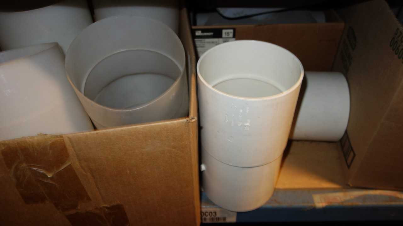 CONTENTS OF 4 SHELVES, ASSORTED PVC FITTINGS - CONDUIT FITTING