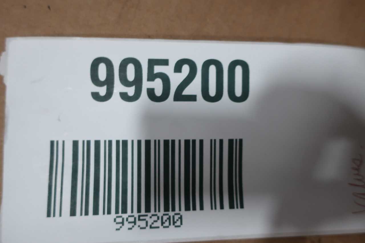 LOT OF ASSORTED SWAGELOK FITTINGS - PROCESS EQUIPMENT