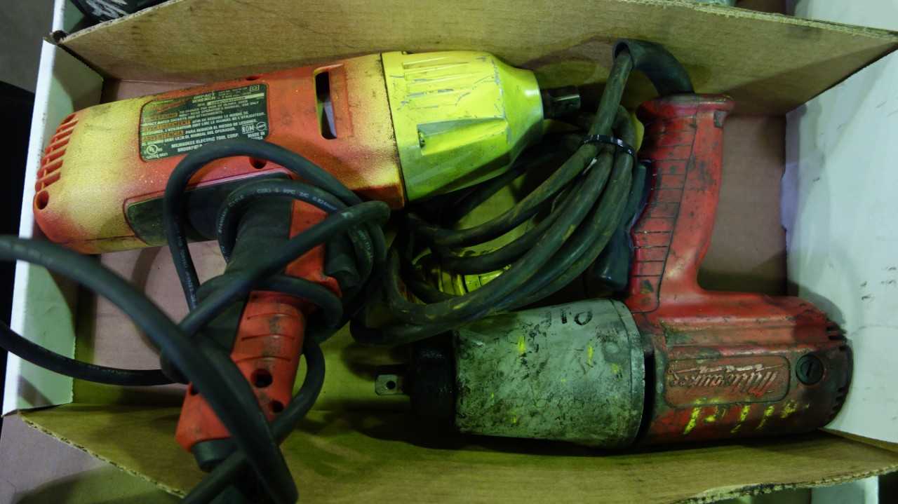 LOT OF 2 MILWAUKEE 1/2IN IMPACT WRENCHES - ELECTRIC POWER TOOLS