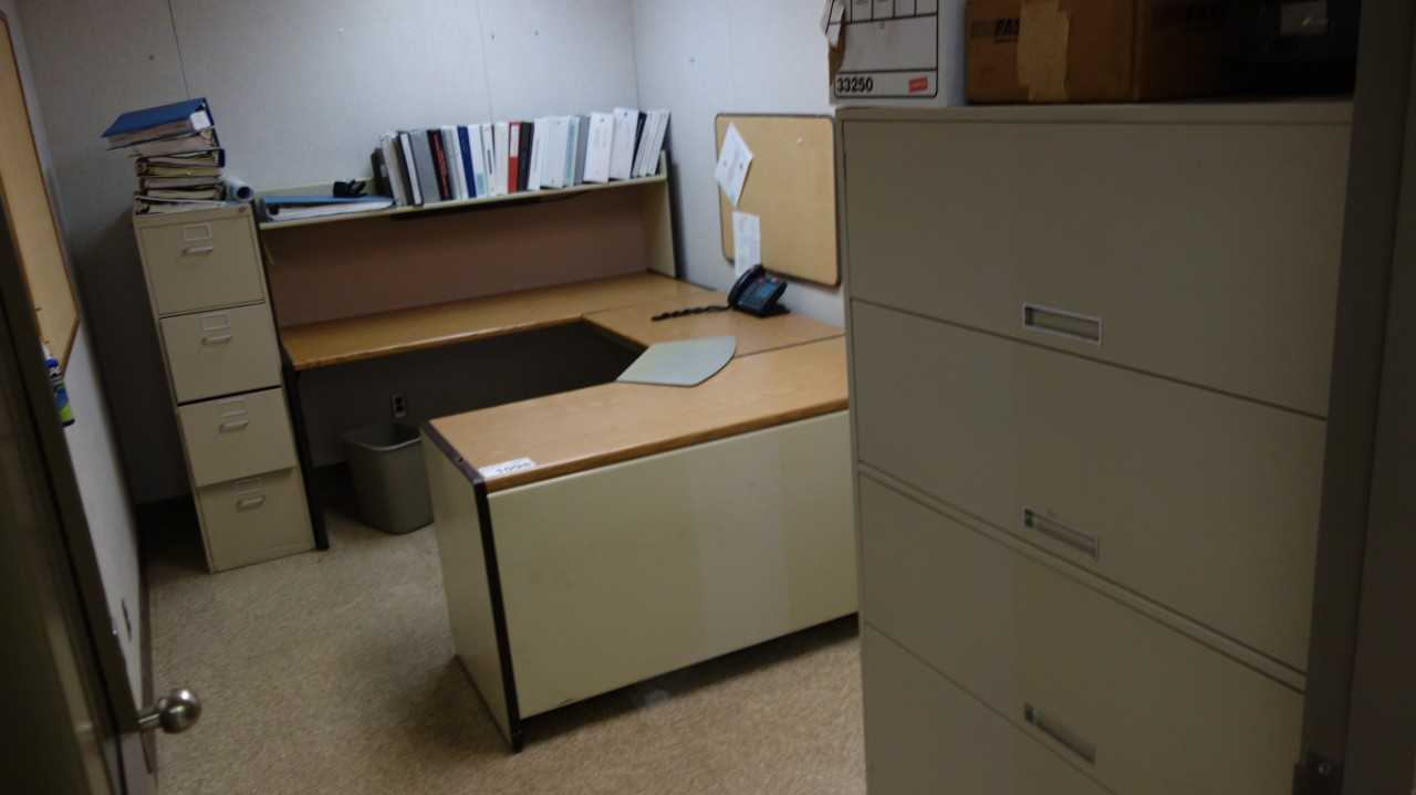 LOT OF FURNTURE, 1X DESK, 2X CABINET - PLANT & FACILITY