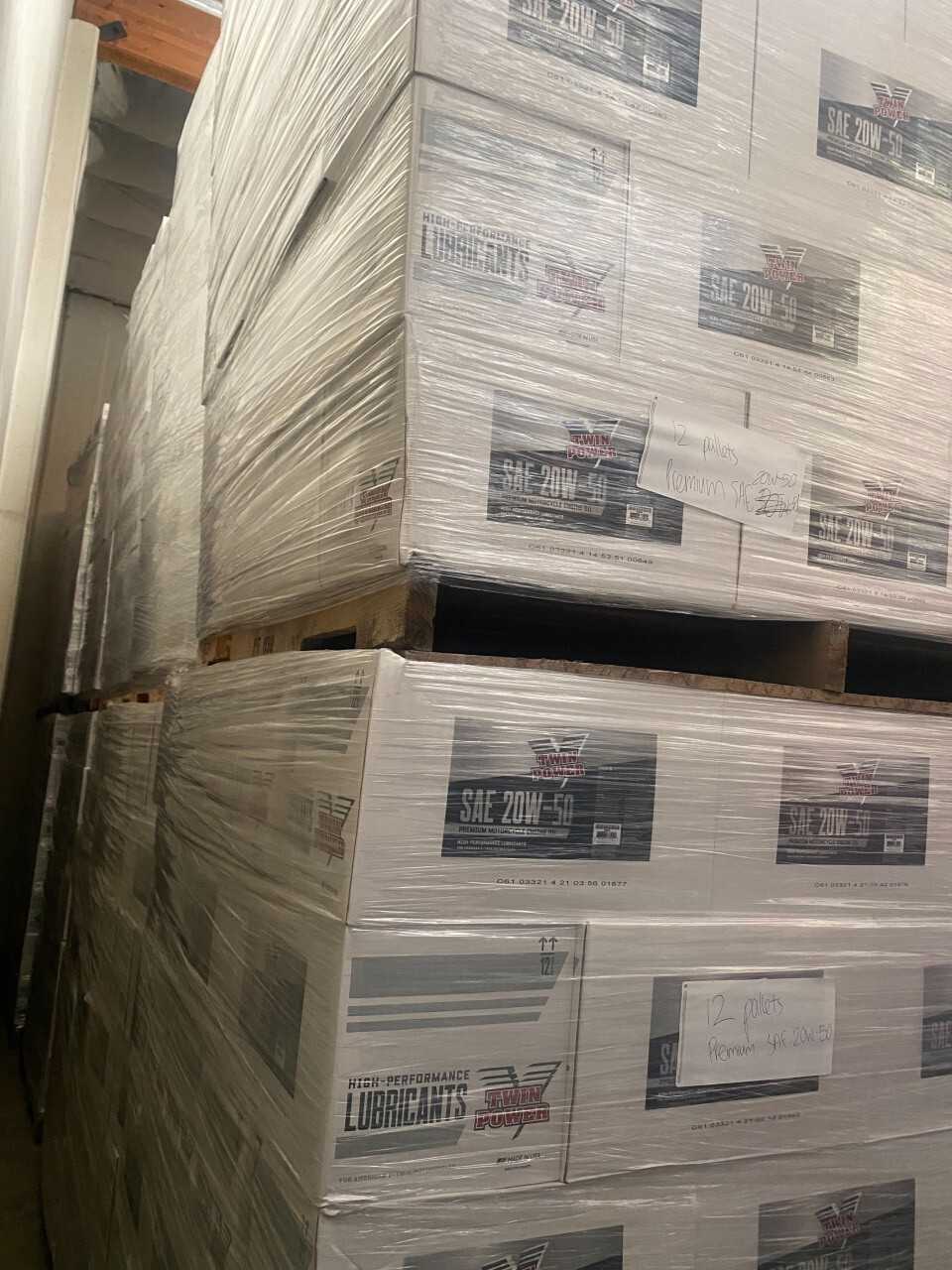 Lot of 2000 Cases of Twin Power 20W-50 Premium Motocycle Engine Oil - PALLET JACKS