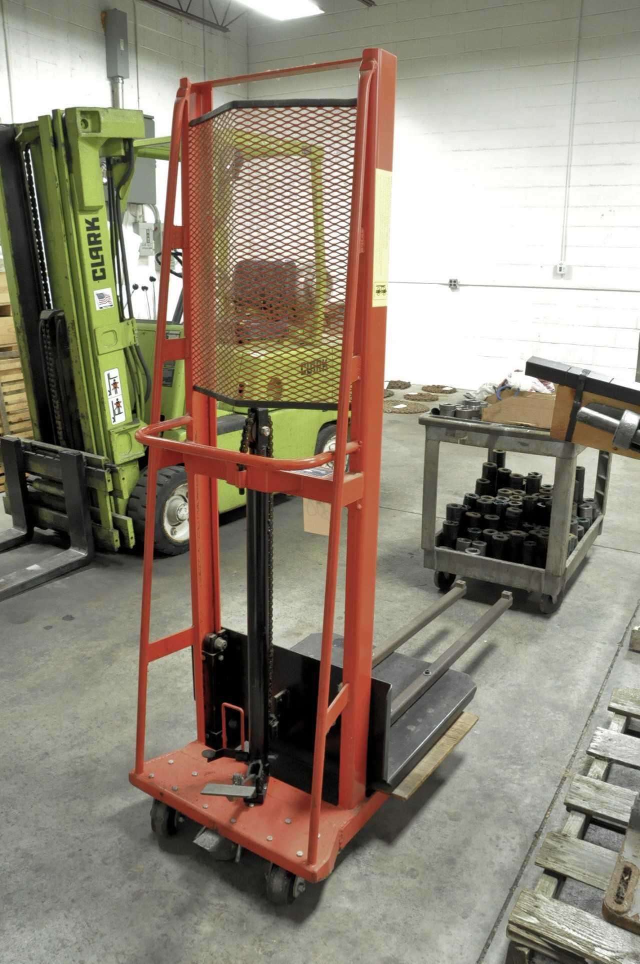 Wesco 1000-Lbs Capacity Foot Operated Hydraulic Lift Cart - ROLLING CARTS