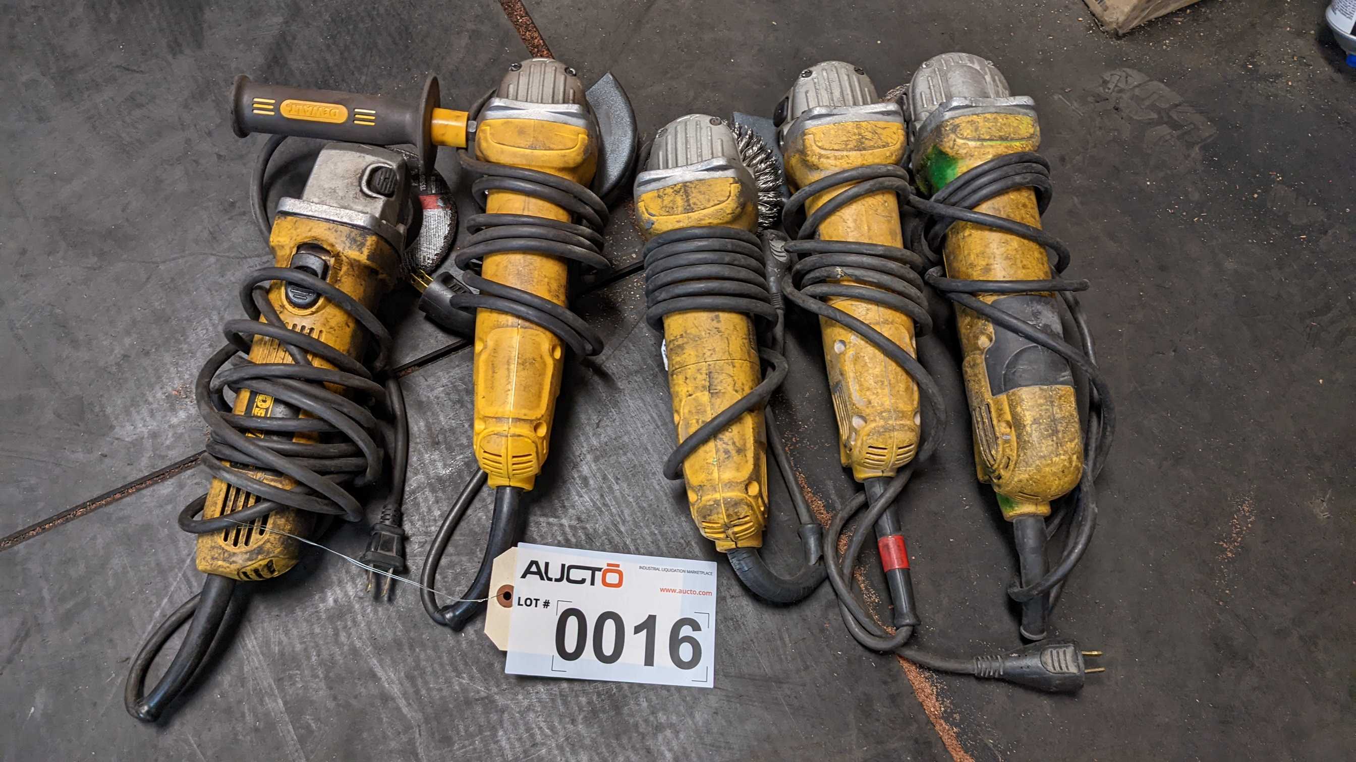 LOT OF 5 DEWALT ANGLE GRINDERS - ELECTRIC POWER TOOLS