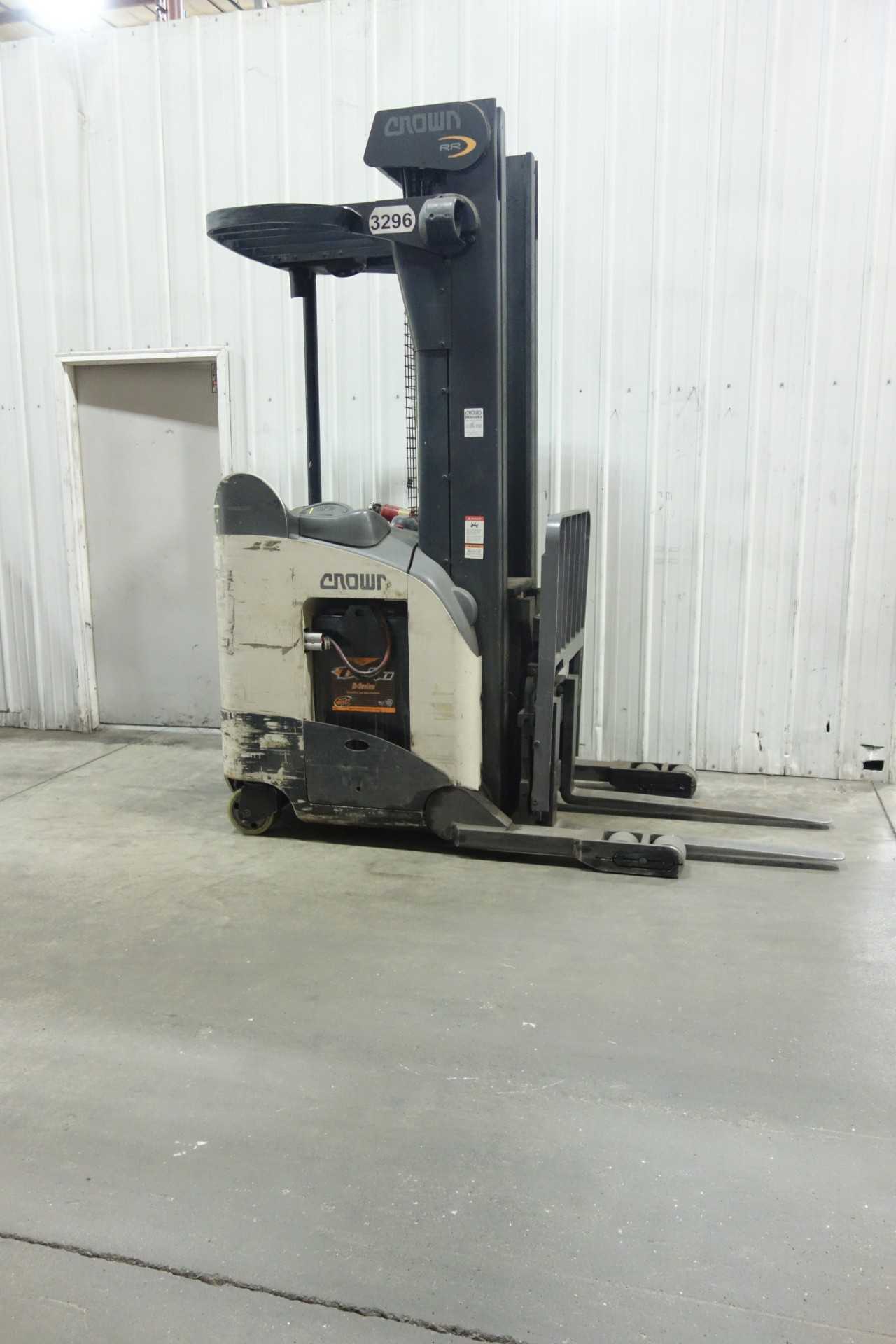 CROWN RR S200 SERIES STAND UP REACH TRUCK - REACH TRUCKS