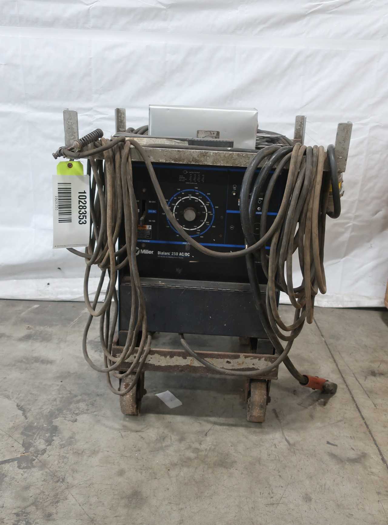 MILLER DIALARC 250 AC/DC WELDER - WELDING EQUIPMENT