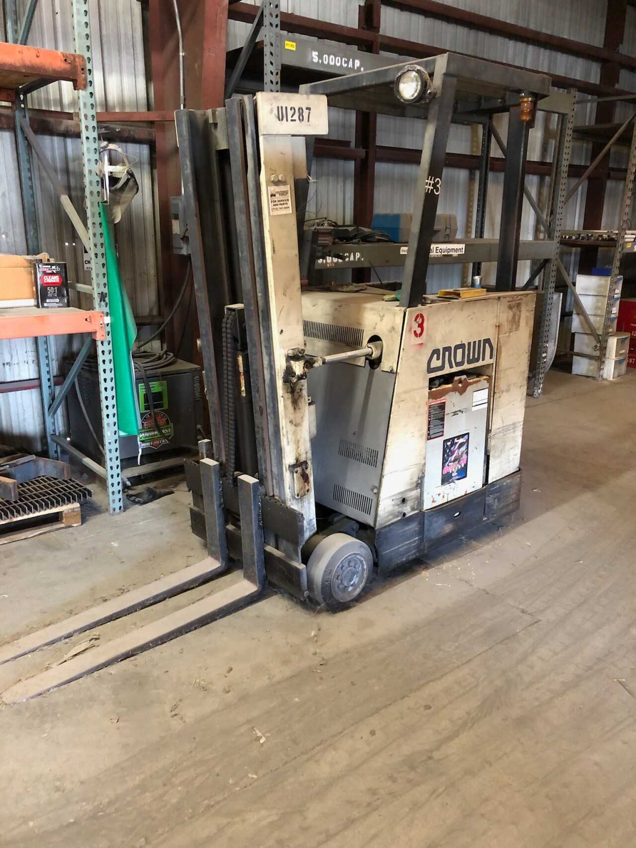 2000 Crown Electric Forklift - FORKLIFTS