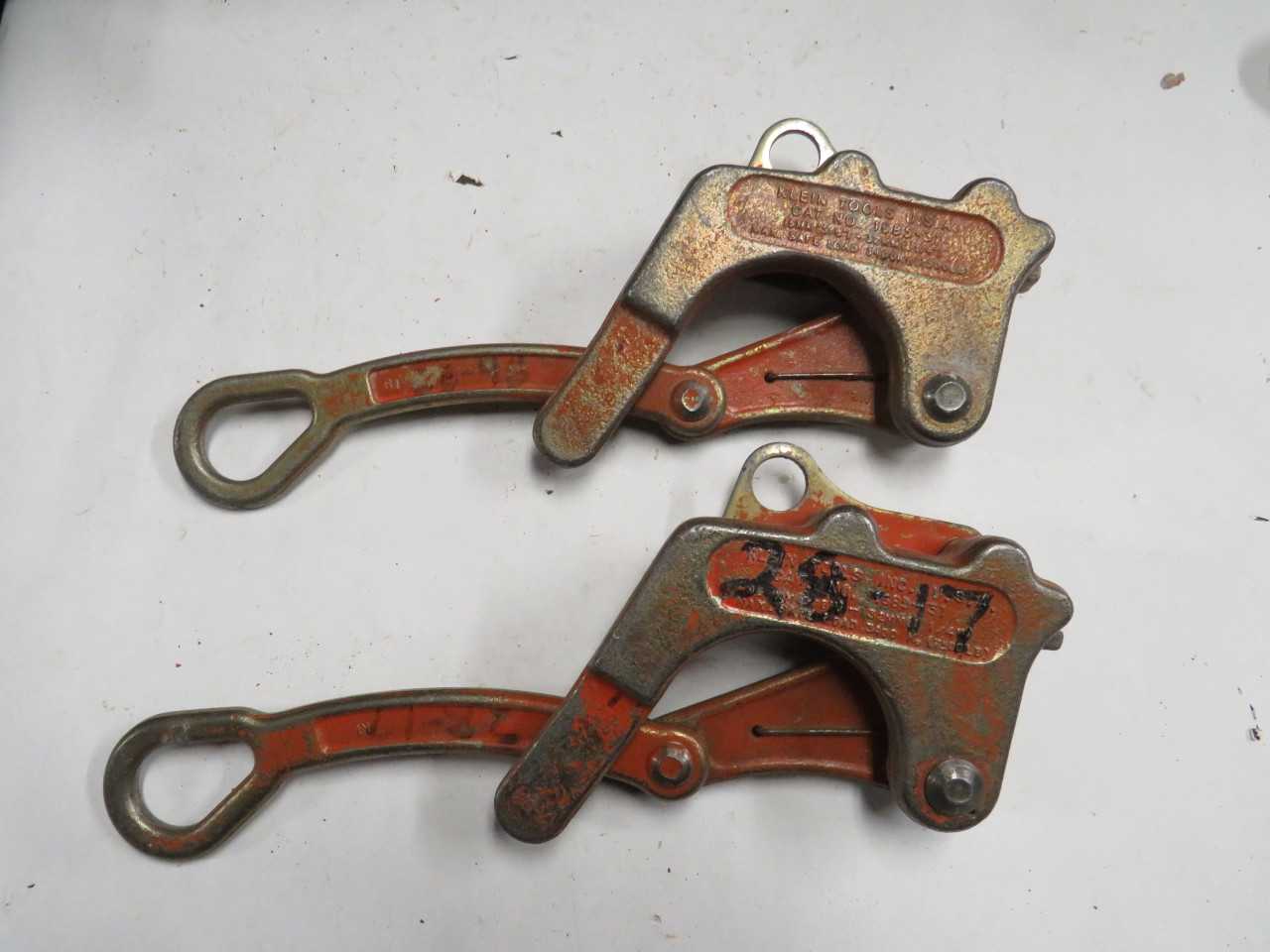 LOT OF 2 KLEIN 1685-31 3400 KG MAX LOAD BULLDOG WIRE PULLING GRIP - ELECTRIC POWER TOOLS