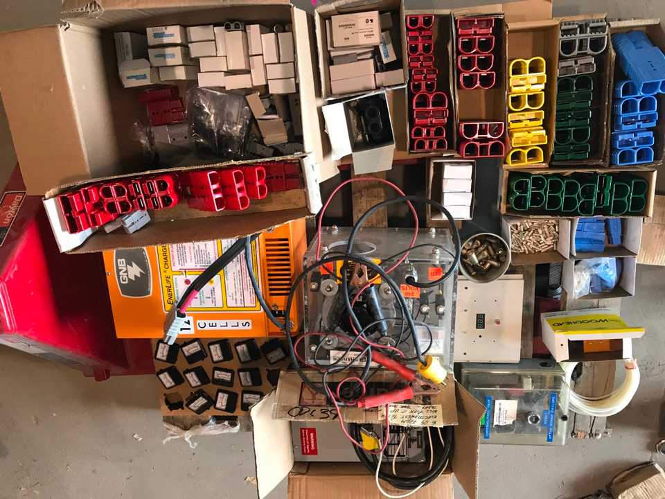 BATTERY CHARGER & ACCESSORIES (FULL PALLET) - ELECTRICAL COMPONENTS
