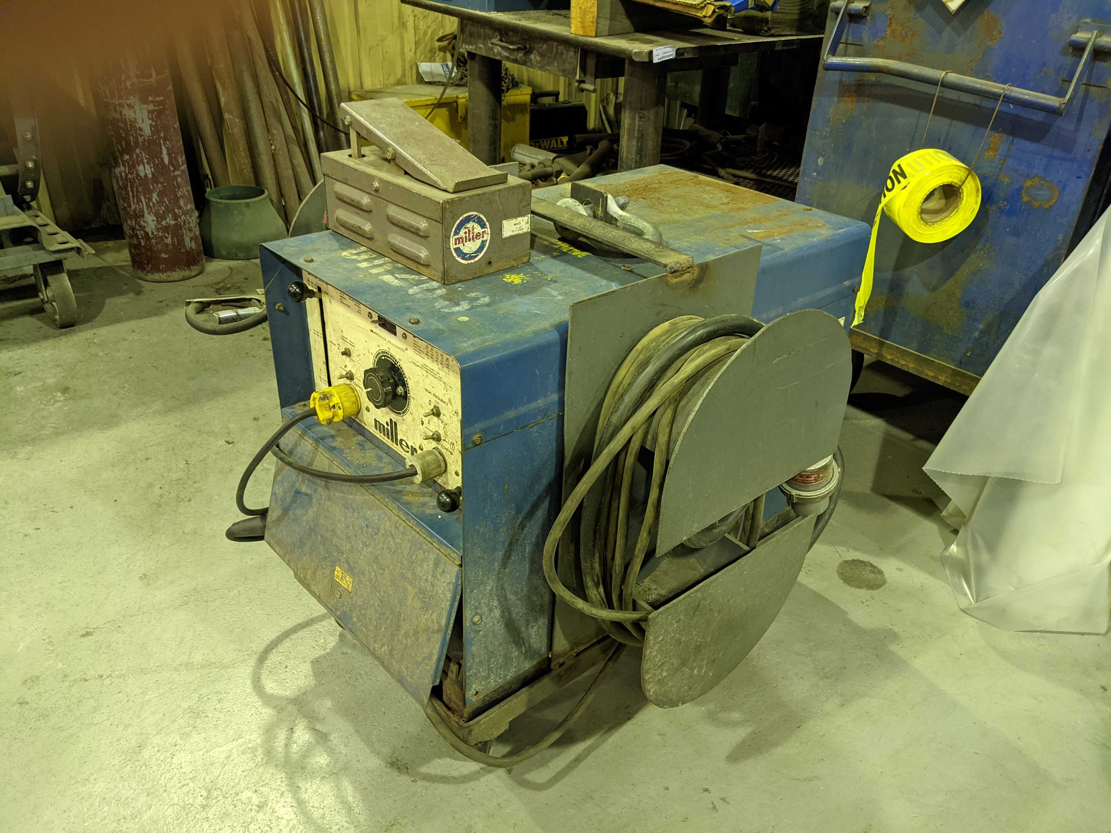 WELDER - WELDING EQUIPMENT