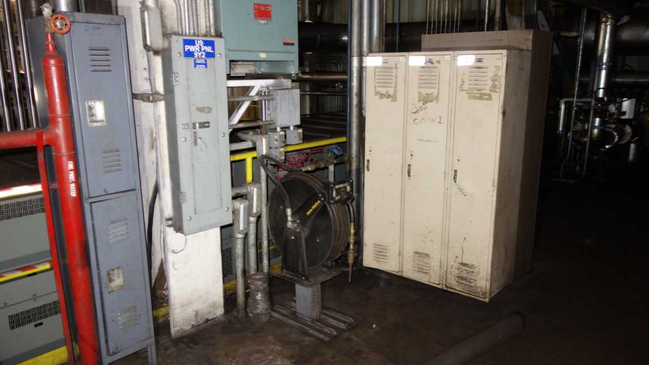 LOT OF 3 BERGER LOCKERS AND TENNSCO CABINET - TOOL STORAGE