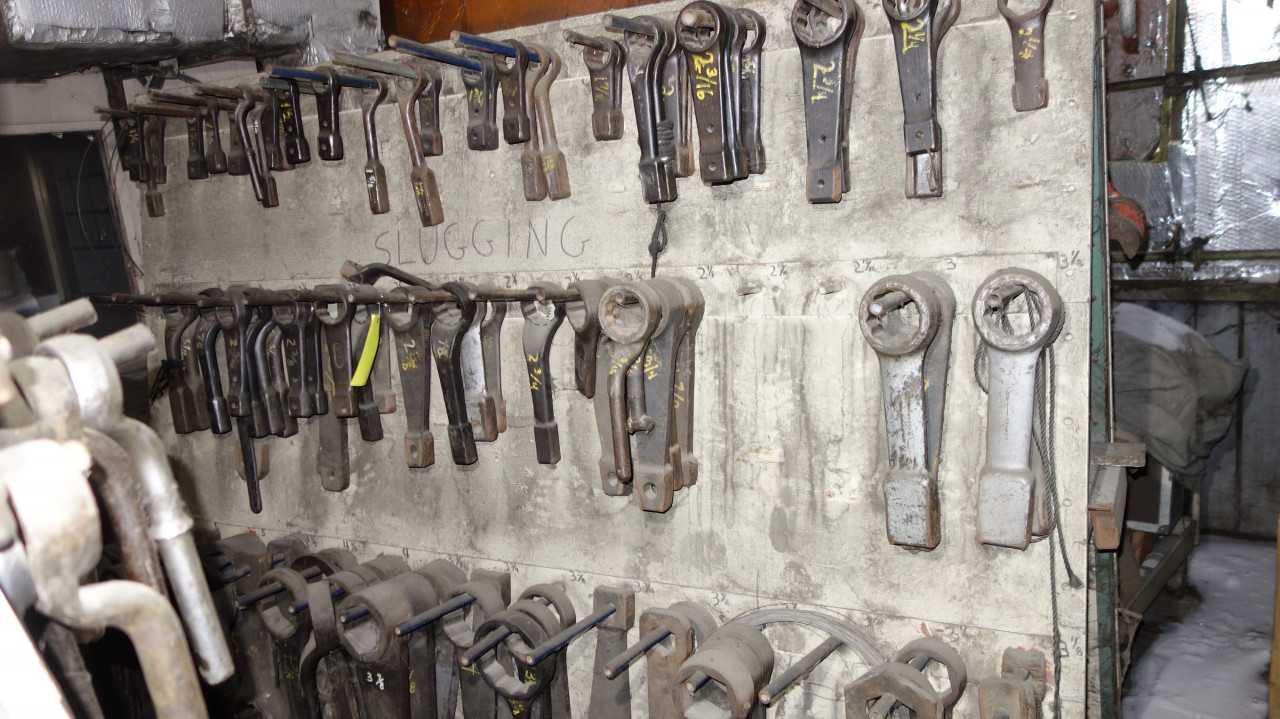 LOT OF 2 CONTENTS OF WALL - TOOL ORGANIZER W/ RACK - ELECTRIC POWER TOOLS