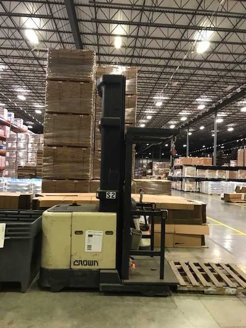 2002 Crown SP3020-30 order picker Rogers MN - ORDER PICKER