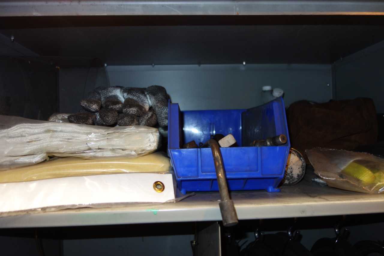 CONTENTS WITH CABINET, WELDER PARTS - WELDING EQUIPMENT
