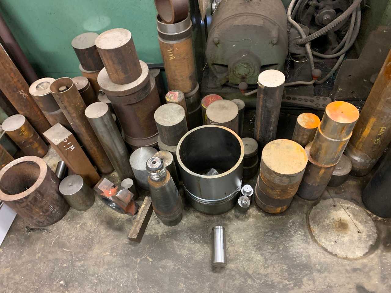 Round Material - HOLEMAKING TOOLS