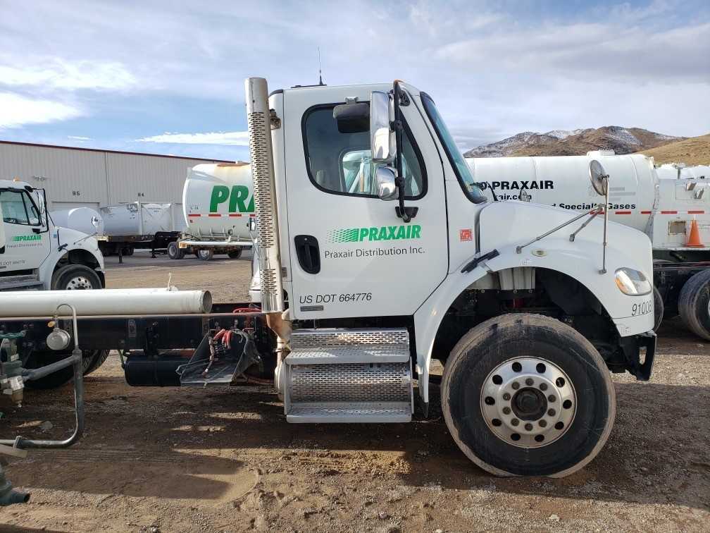 2011 Freightliner M2 106 TA -Chassis only - CONSTRUCTION EQUIPMENT