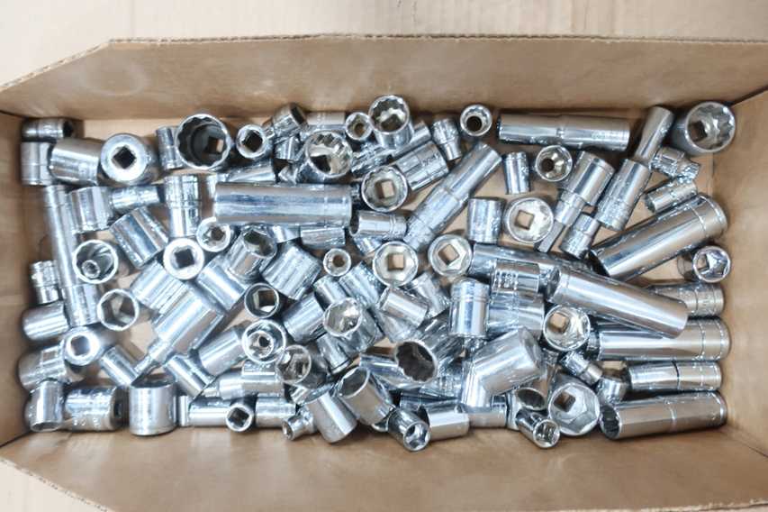 CRESANT SOCKET SET WITH ASSORTED SOCKETS,WRENCHS AND RACHETS - HAND TOOLS