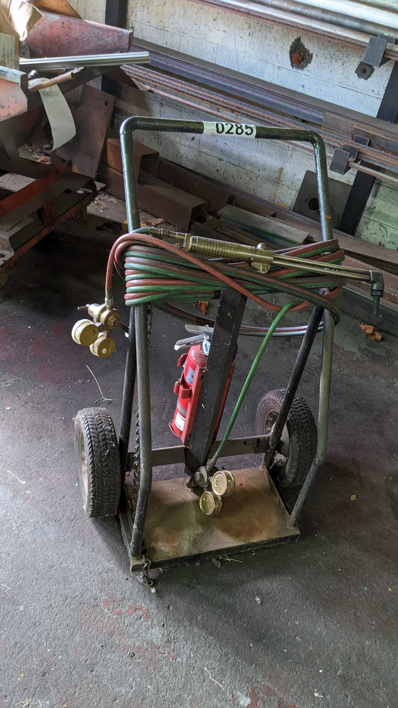 Welding tank cart with weld torch and fire extinguisher - WELDING EQUIPMENT Welding tank cart with weld torch and fire extinguisher - WELDING EQUIPMENT