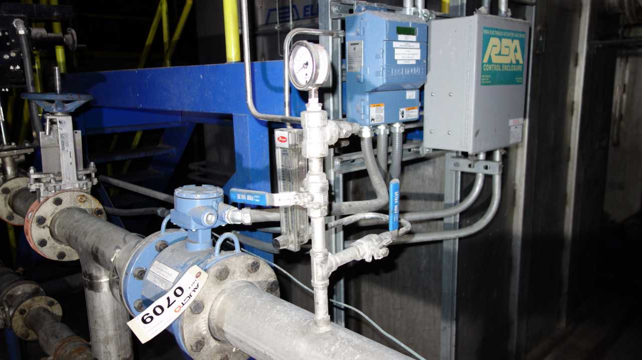 LOT OF 2 ROSEMOUNT FLOWMETERS, 8765ESA, 8712C - INSTRUMENTATION