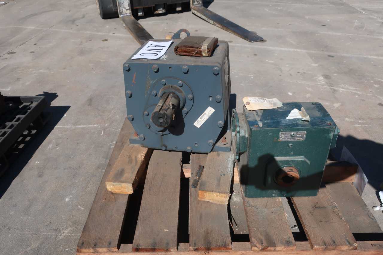 LOT OF 2 ASSORTED GEAR REDUCERS - GEAR REDUCERS