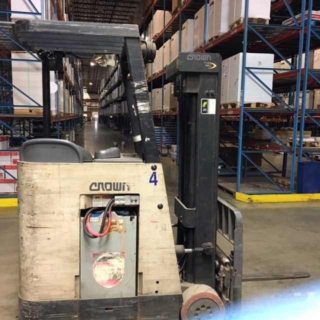 2005 Crown RC3020-30 standup counterbalance, Lemoyne, PA - FORKLIFTS