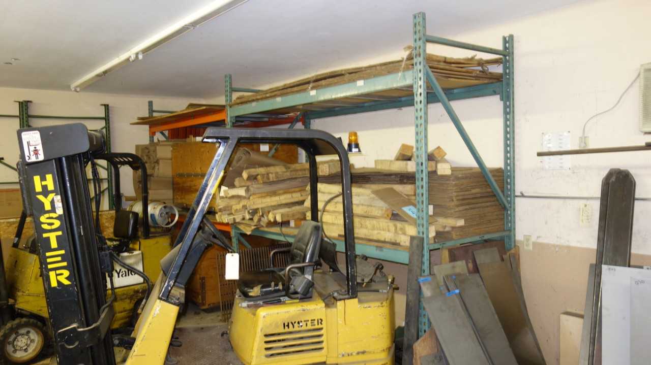 2 SECTIONS OF STEEL TEARDROP RACKING WITH 2 SPARE VERTICAL SECTIONS - PALLET RACKING