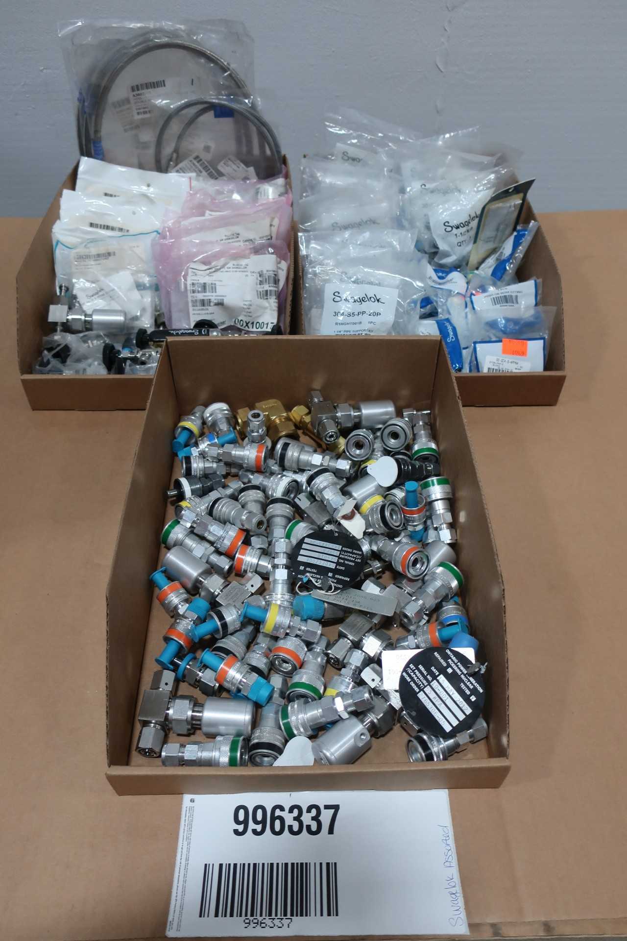 LOT OF ASSORTED SWAGELOK PARTS AND ACCESSORIES. - INDUSTRIAL PARTS