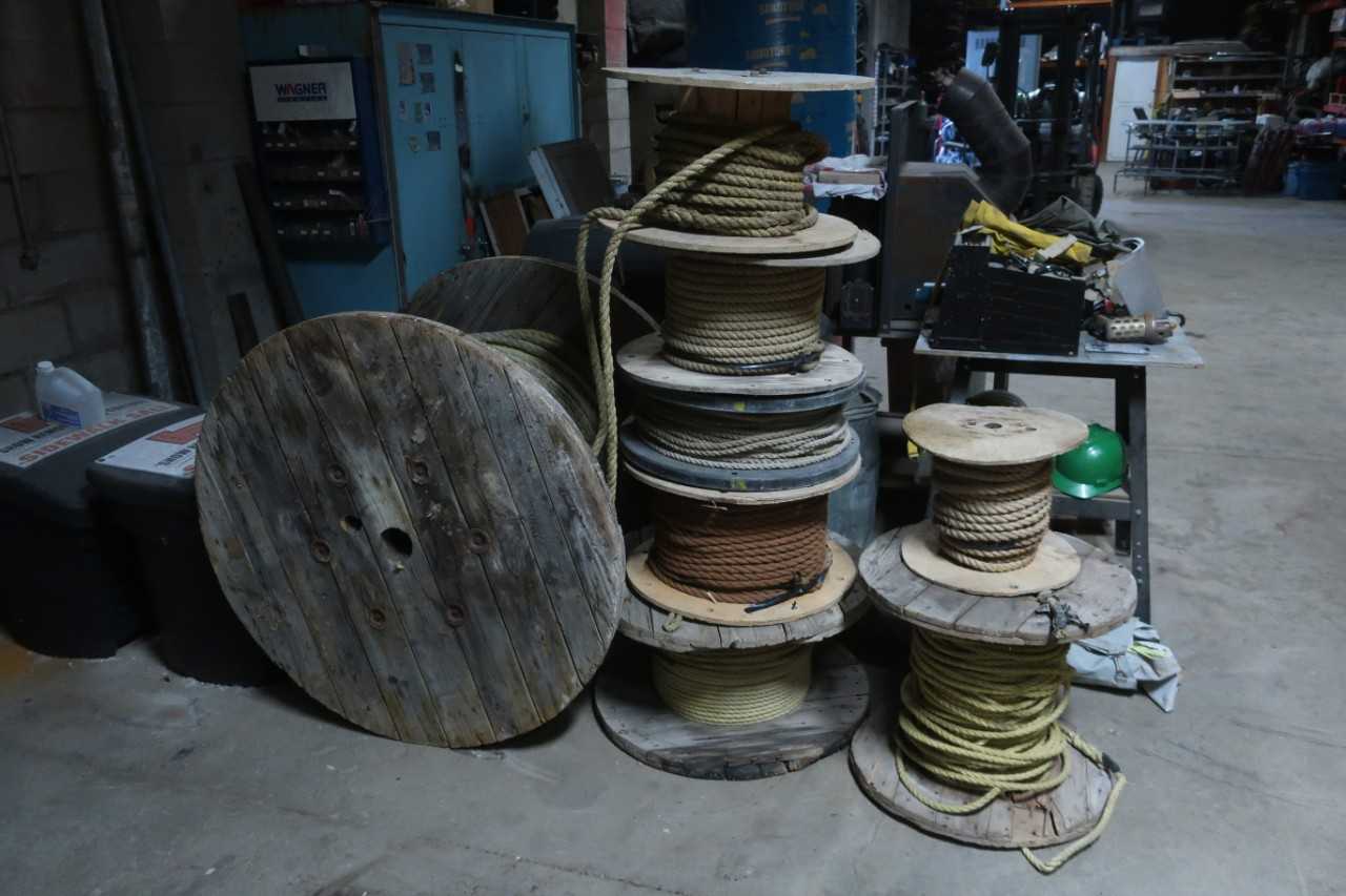 LOT OF 8 ASSORTED SPOOLS OF ROPE - ELECTRICAL COMPONENTS